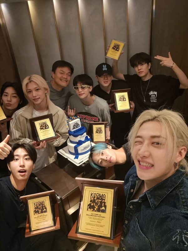 박진영, 스트레이 키즈 빌보드 7연속 1위에 ‘특별 금 상패’ 선물